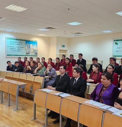 В Туркменистане прошел курс повышения квалификации по персидскому языку