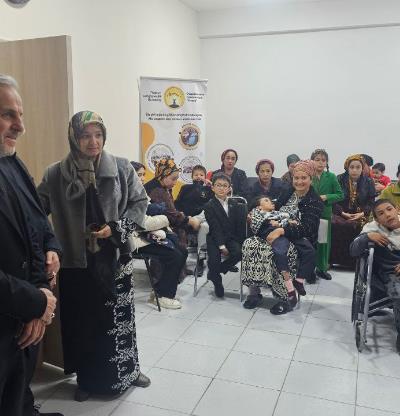 Передача гуманитарной помощи благотворительному центру для людей с инвалидностью в Ашхабаде