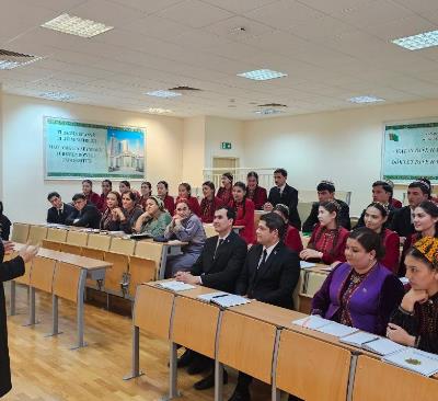 Türkmenistanda pars dili boýunça hünär kämilleşdiriş sapaklarynyň geçirilmegi